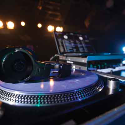 DJ PERFORMANCE & PRODUCTION