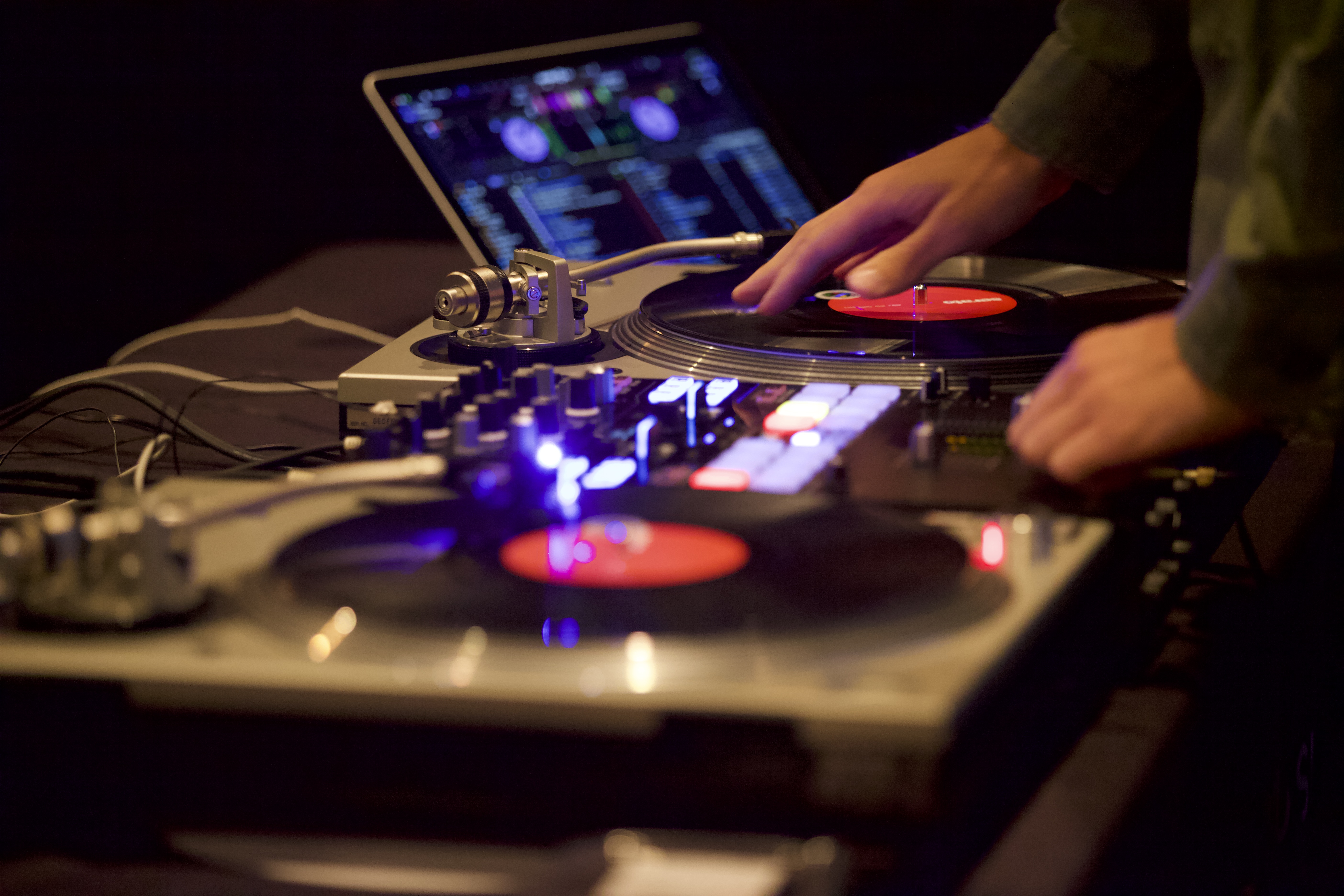 The Best Controllers For Beginner DJs Musicians Institute Hollywood