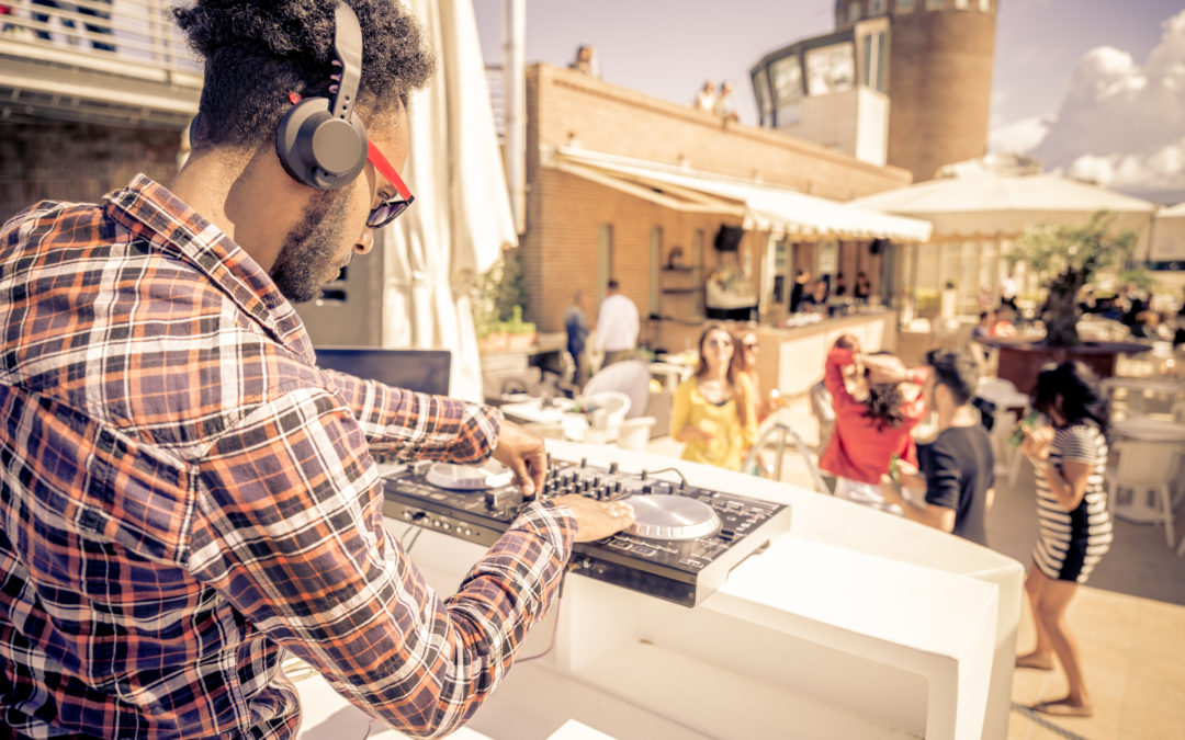 The 5 Best Ways to Become a DJ